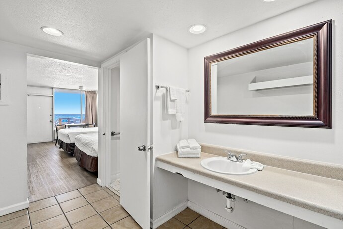 Imagen de la habitación del Hotel The Reef At Seahaven Beach Resorts. Foto 17