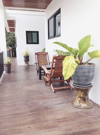 Imagen de los exteriores del Hotel The Reef and Studios. Foto 14