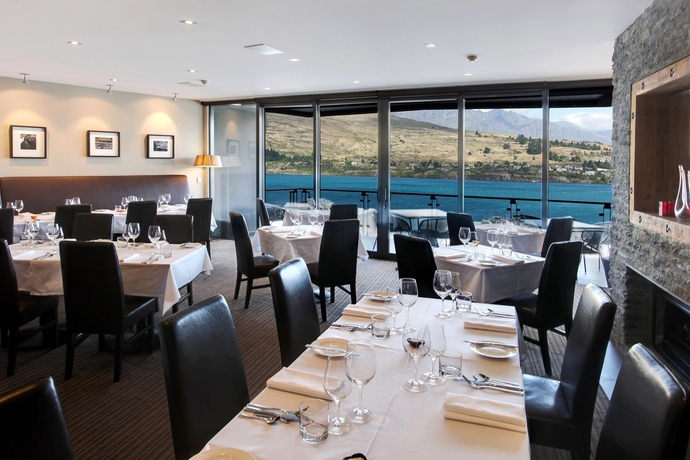 Imagen del bar/restaurante del Hotel The Rees and Luxury Apartments. Foto 2