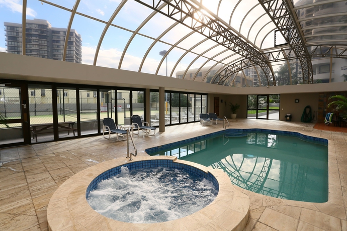 Imagen de la piscina del Hotel The Regent Apartments. Foto 9