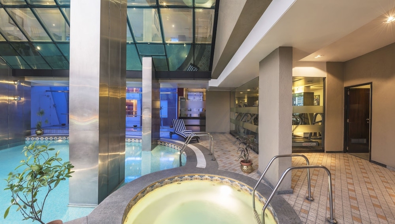 Imagen de la piscina del Hotel The Regenza By Tunga. Foto 19