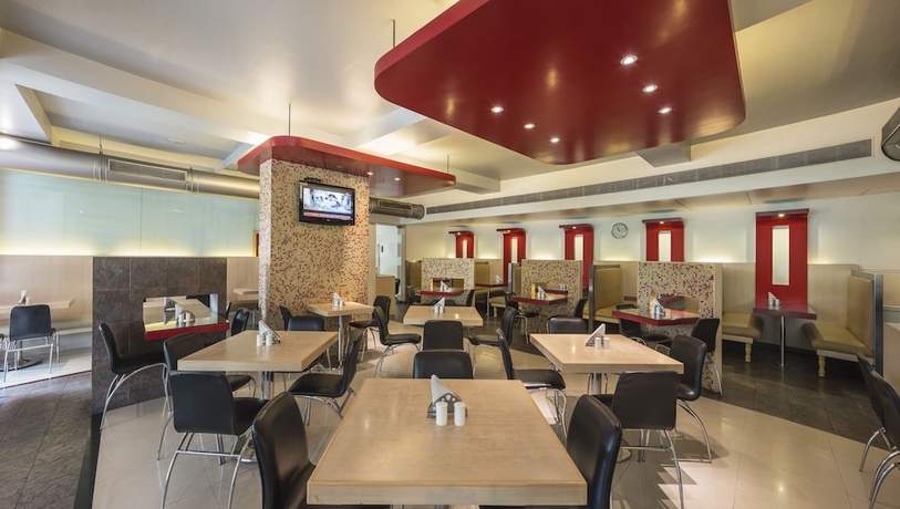 Imagen del bar/restaurante del Hotel The Regenza By Tunga. Foto 3