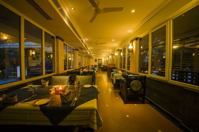 Imagen del bar/restaurante del Hotel The Renai Cochin. Foto 15