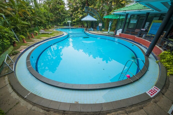 Imagen de la piscina del Hotel The Renai Cochin. Foto 31
