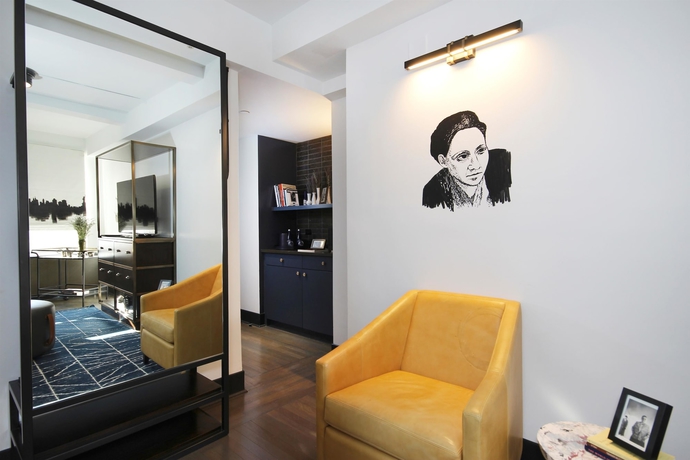 Imagen de la habitación del Hotel The Renwick. Foto 2