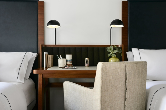 Imagen de la habitación del Hotel The Renwick. Foto 11