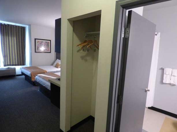 Imagen de la habitación del Hotel The Republic, Big Lake. Foto 13