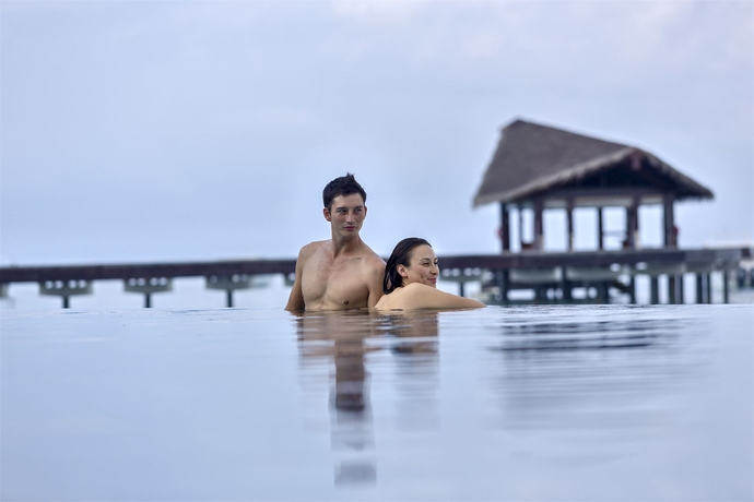 Imagen de la piscina del Hotel The Residence Maldives. Foto 16
