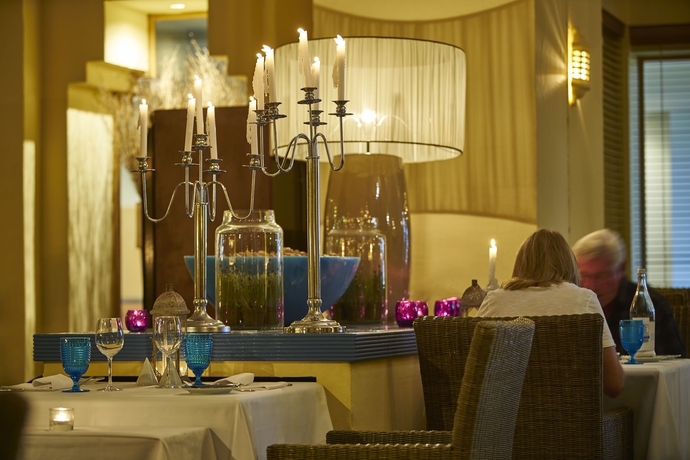 Imagen del bar/restaurante del Hotel The Residence Porto Mare, by PortoBay. Foto 2
