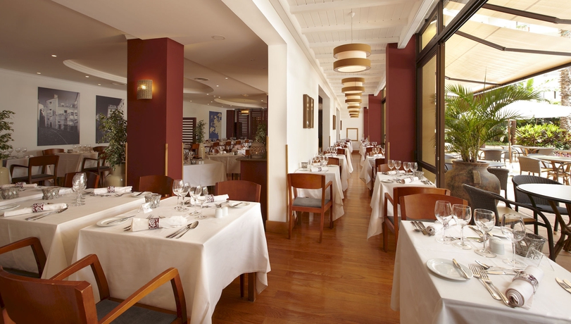 Imagen del bar/restaurante del Hotel The Residence Porto Mare, by PortoBay. Foto 3