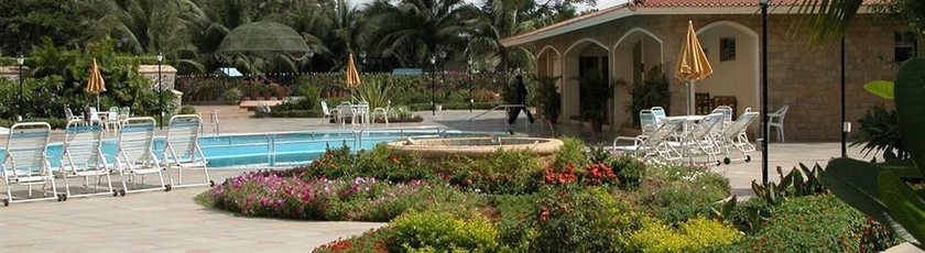 Imagen de la piscina del Hotel The Residence and Apartments. Foto 7