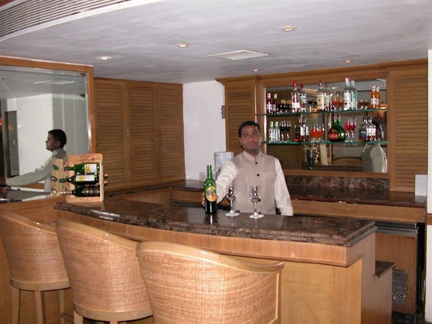Imagen del bar/restaurante del Hotel The Residence and Apartments. Foto 3