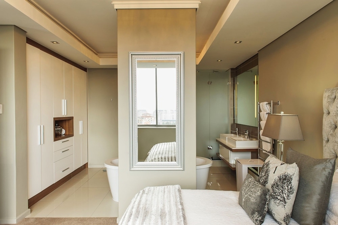 Imagen de la habitación del Hotel The Residences at Crystal Towers. Foto 7