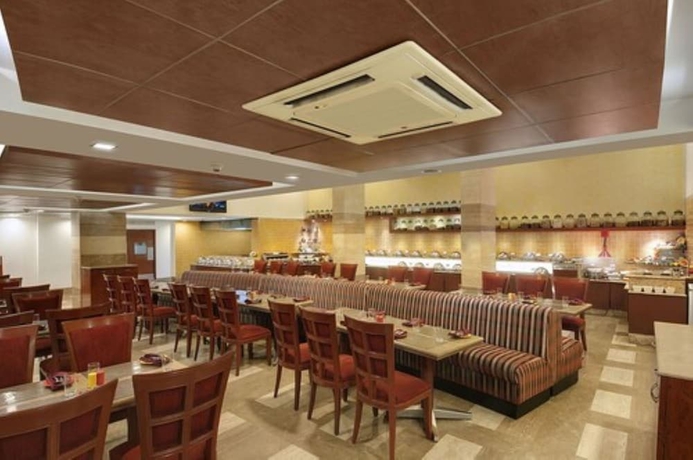 Imagen del bar/restaurante del Hotel The Residency, Chennai. Foto 5