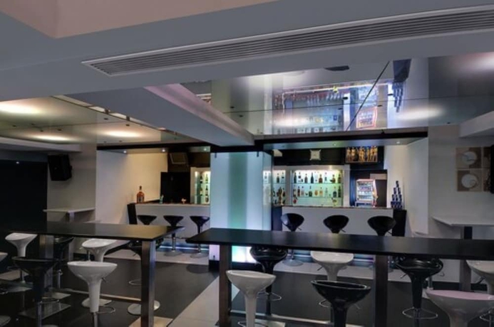 Imagen del bar/restaurante del Hotel The Residency, Chennai. Foto 6