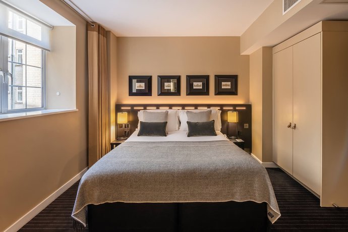 Imagen de la habitación del Hotel The Resident Victoria. Foto 4