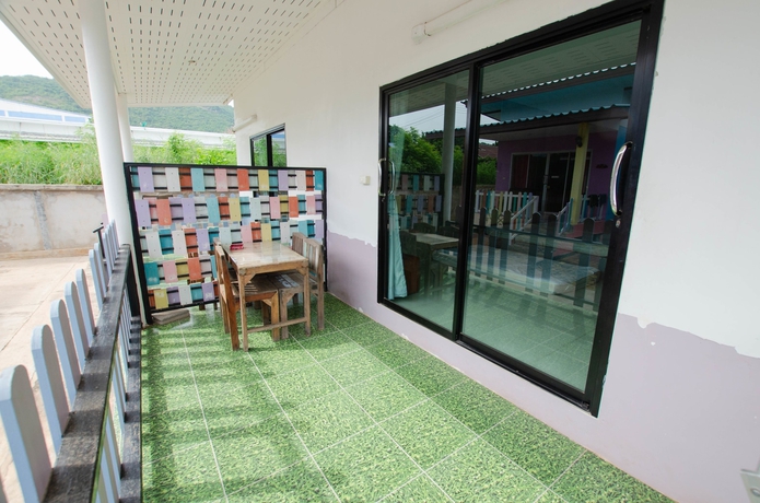 Imagen de los exteriores del Hotel The Rest. Foto 12