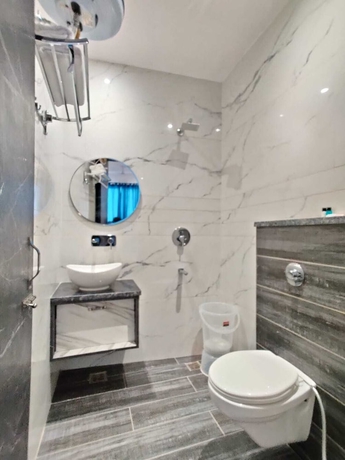 Imagen de la habitación del Hotel The Restu. Foto 16
