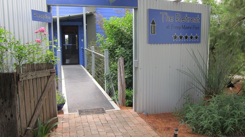 Imagen de los interiores del Hotel The Retreat At Froog-moore Park. Foto 15