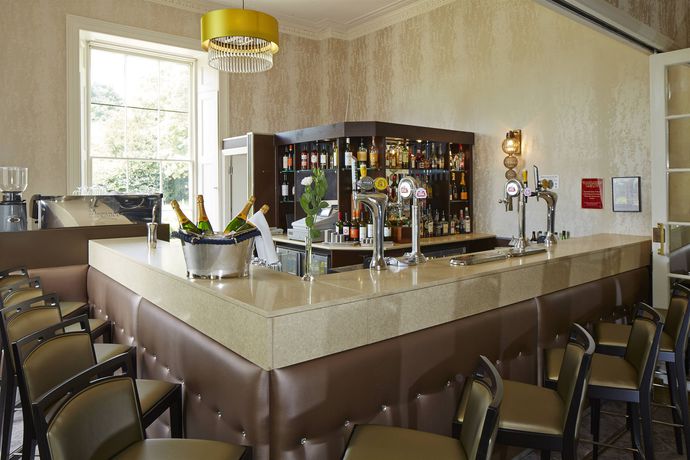 Imagen del bar/restaurante del Hotel The Retreat, Elcot Park. Foto 5