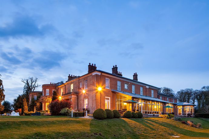 Imagen de los exteriores del Hotel The Retreat, Elcot Park. Foto 12
