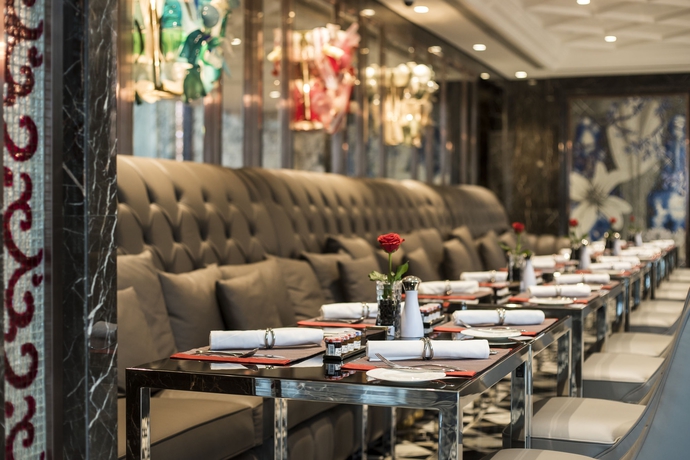 Imagen del bar/restaurante del Hotel The Reverie Saigon. Foto 2