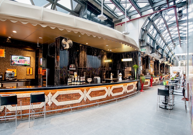 Imagen del bar/restaurante del Hotel The Reverie Saigon. Foto 6