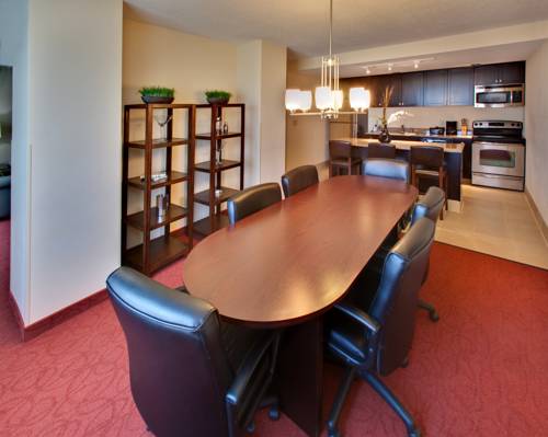 Imagen de la habitación del Hotel The Rewind West Des Moines, Tapestry Collection By Hilton. Foto 6