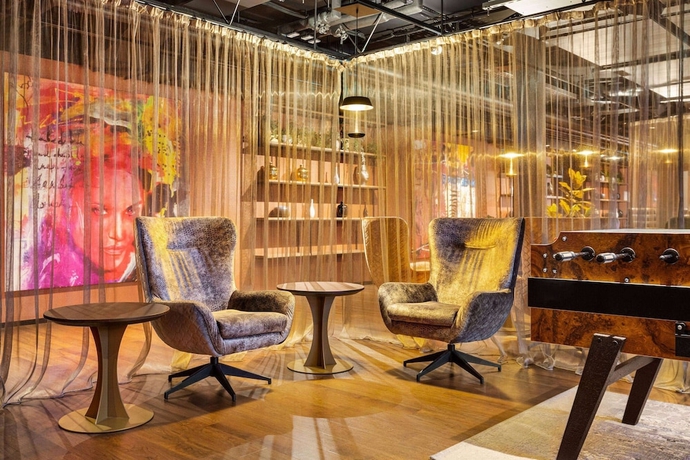 Imagen de los interiores del Hotel The Rhin. Foto 17