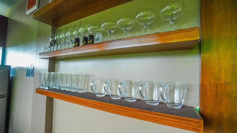 Imagen del bar/restaurante del Hotel The Ridge Coron. Foto 5