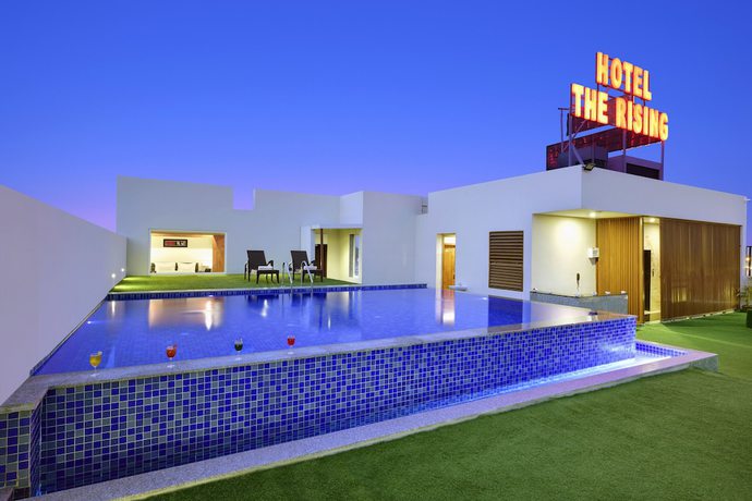 Imagen de la piscina del Hotel The Rising. Foto 18
