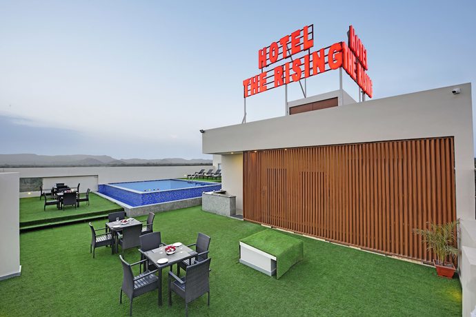 Imagen de la piscina del Hotel The Rising. Foto 20