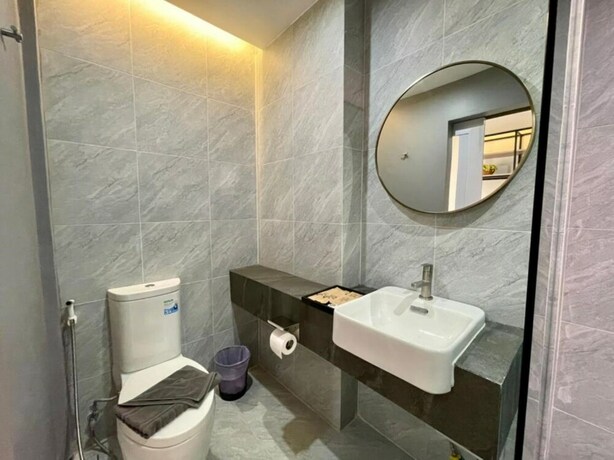 Imagen de la habitación del Hotel The Riski Hotel @ Bangphlat Station SHA. Foto 12