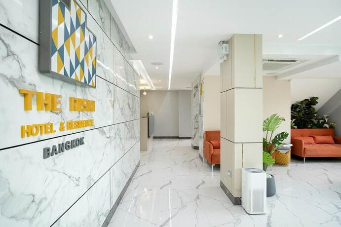 Imagen de los interiores del Hotel The Riski Hotel @ Bangphlat Station SHA. Foto 18