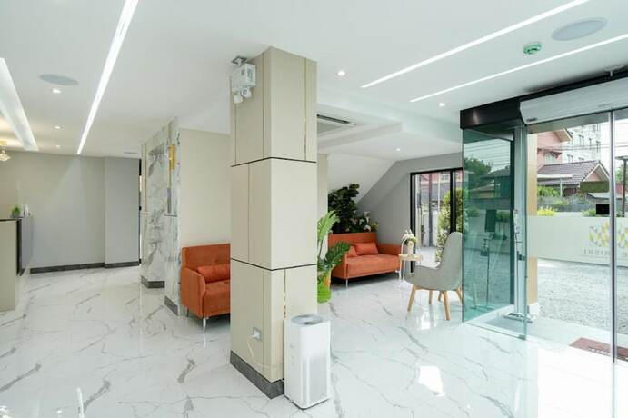 Imagen de los interiores del Hotel The Riski Hotel @ Bangphlat Station SHA. Foto 19