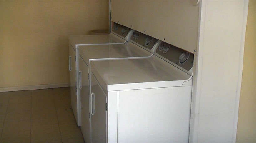 Imagen de la habitación del Hotel The Rita Suites. Foto 13