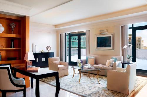 Imagen de la habitación del Hotel The Ritz Carlton DIFC Downtown Dubai. Foto 17