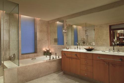 Imagen general del Hotel The Ritz Carlton DIFC Downtown Dubai. Foto 10