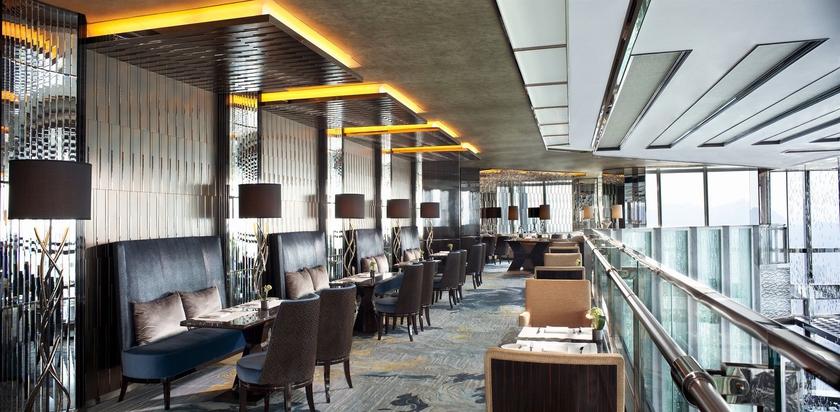 Imagen del bar/restaurante del Hotel The Ritz Carlton Hong Kong. Foto 1