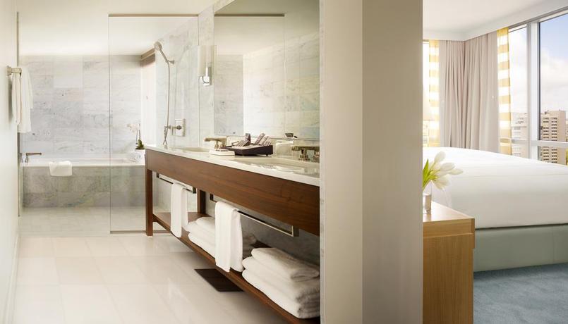 Imagen de la habitación del Hotel The Ritz Carlton Residences Waikiki Beach. Foto 10