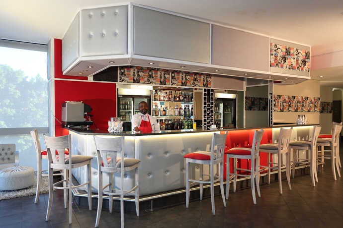 Imagen del bar/restaurante del Hotel The Ritz. Foto 2