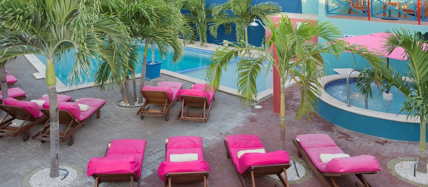 Imagen de la piscina del Hotel The Ritz Village. Foto 13