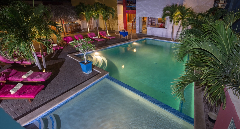 Imagen de la piscina del Hotel The Ritz Village. Foto 14