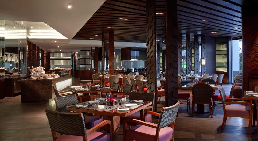 Imagen del bar/restaurante del Hotel The Ritz-Carlton Bali. Foto 13