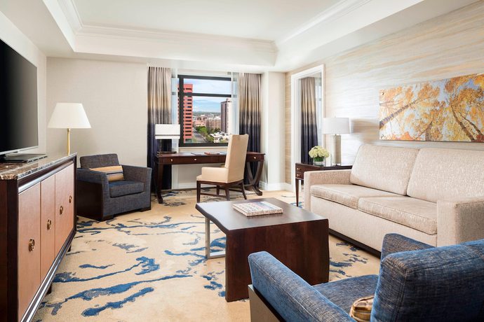 Imagen de la habitación del Hotel The Ritz-Carlton, Denver. Foto 1