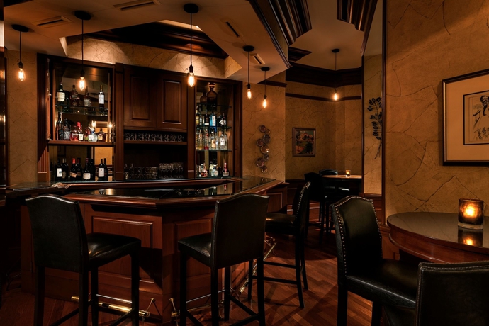 Imagen del bar/restaurante del Hotel The Ritz-Carlton Naples, Tiburon. Foto 4