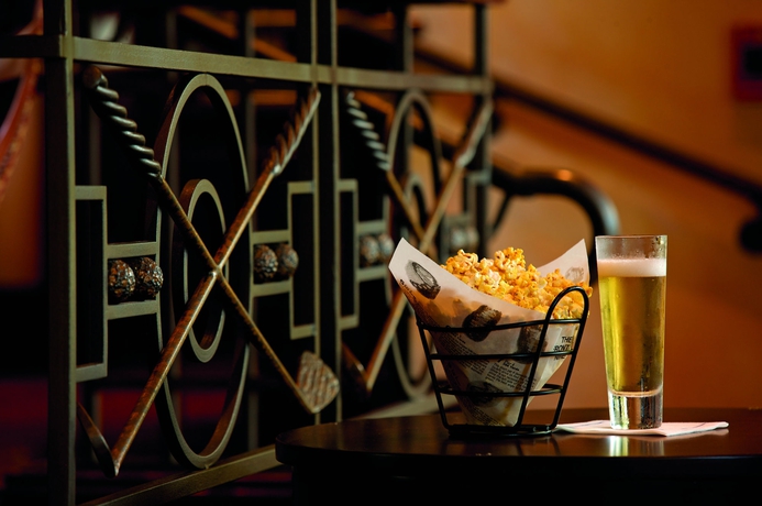 Imagen del bar/restaurante del Hotel The Ritz-Carlton Naples, Tiburon. Foto 5