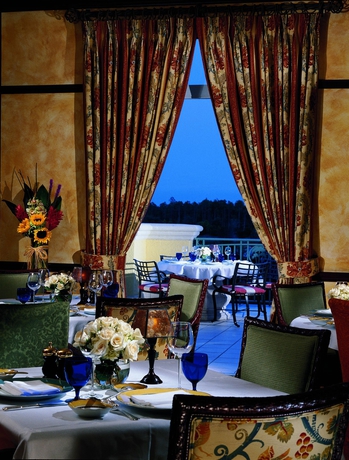 Imagen del bar/restaurante del Hotel The Ritz-Carlton Naples, Tiburon. Foto 7