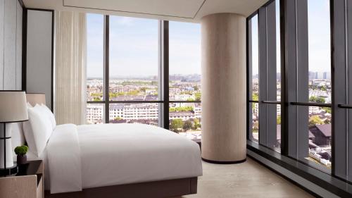 Imagen de la habitación del Hotel The Ritz-Carlton, Suzhou. Foto 18