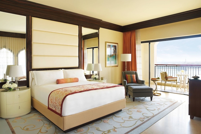 Imagen de la habitación del Hotel The Ritz-carlton Abu Dhabi, Grand Canal. Foto 7